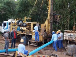 Gilso Paz acompanha trabalhos de perfuração de poço na comunidade de Linha Machado