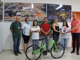 Aluna e professora da rede municipal de ensino são premiadas no projeto “Agrinho 2017”