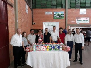 Ação social do Sicredi Alto Jacuí promove doação de leite para a EMEI Arlindo Kerber
