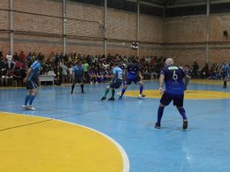 Em noite de casa cheia, Divino FC e Linha Machado FC avançam para a final do Campeonato de Futsal na categoria livre