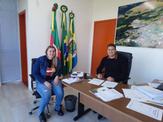 Prefeito Gilso Paz recebe a visita de Jéssica Müller nova presidente da Câmara Municipal de Vereadores de Tio Hugo